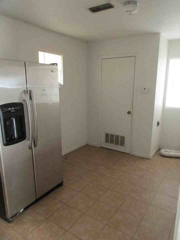 105 W Avenue A - Photo 3 of 13