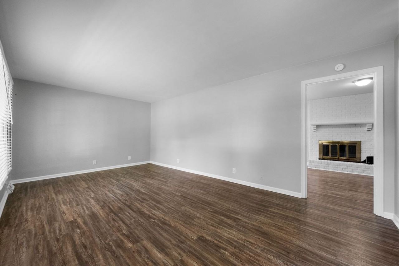 300 Hundred Oaks Dr - Photo 4 of 23