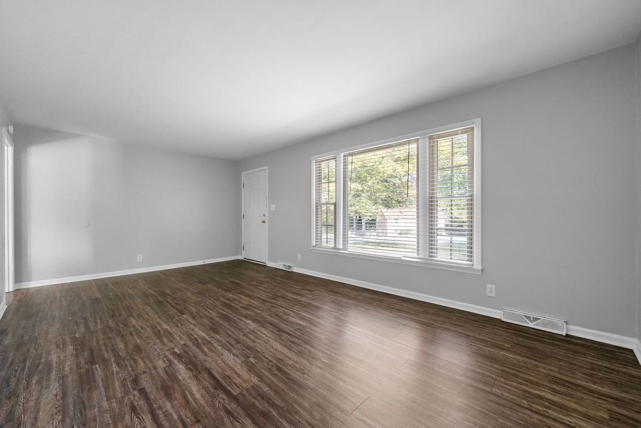 300 Hundred Oaks Dr - Photo 5 of 23