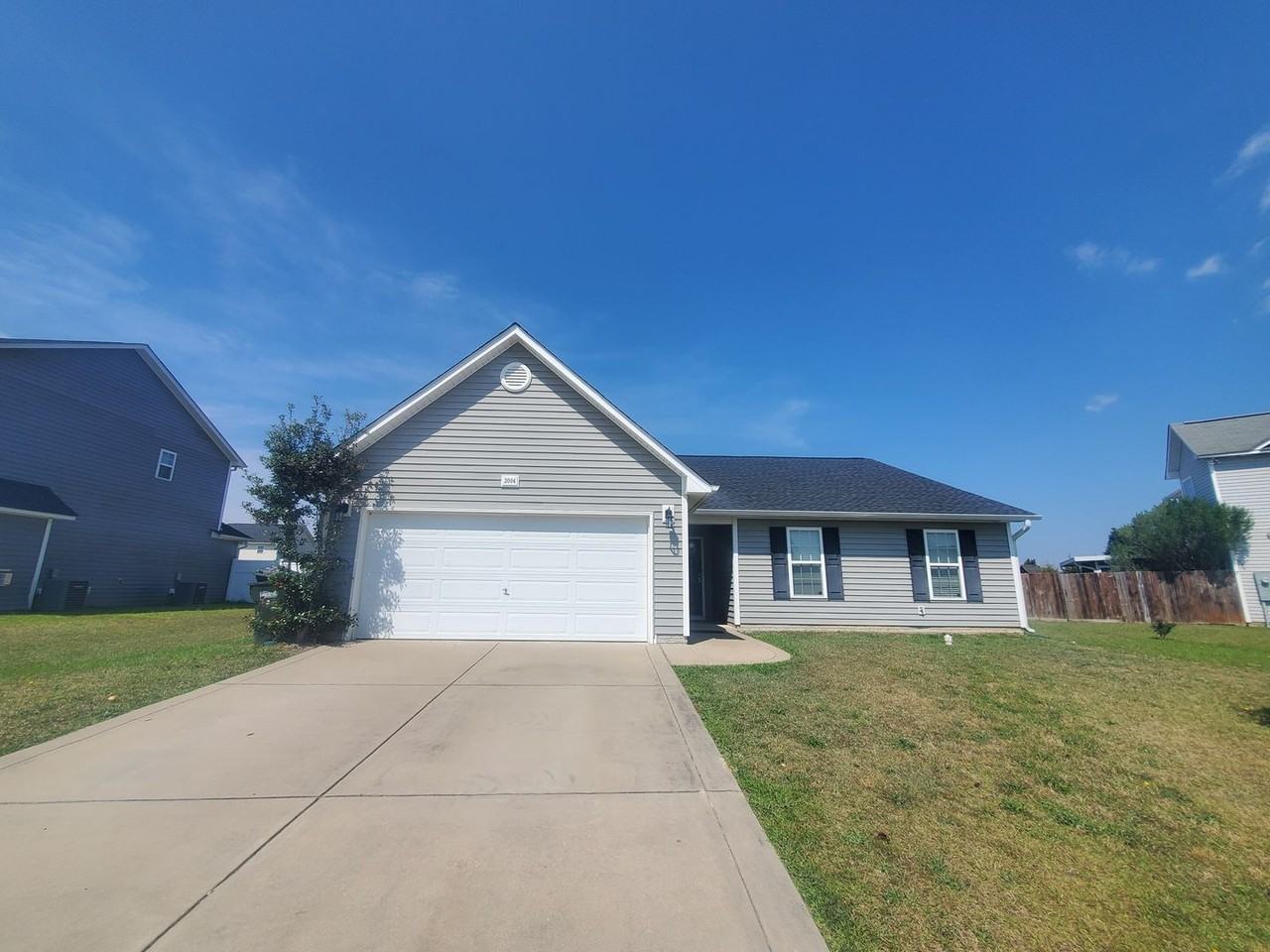 2004 Lioncoward Dr - Photo 2 of 21