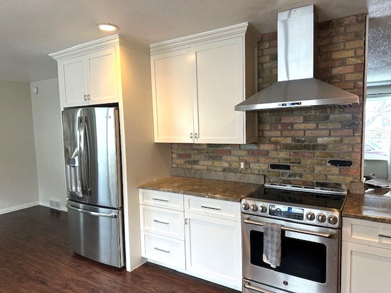 731 1st St - Photo 7 of 14