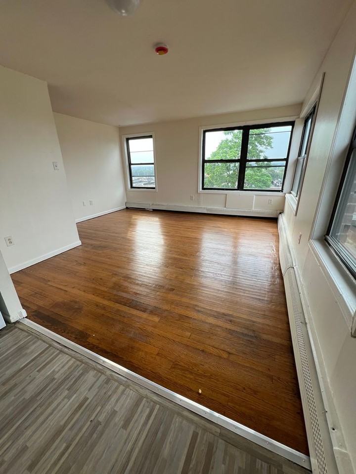 185 Palisade Ave - Photo 2 of 9