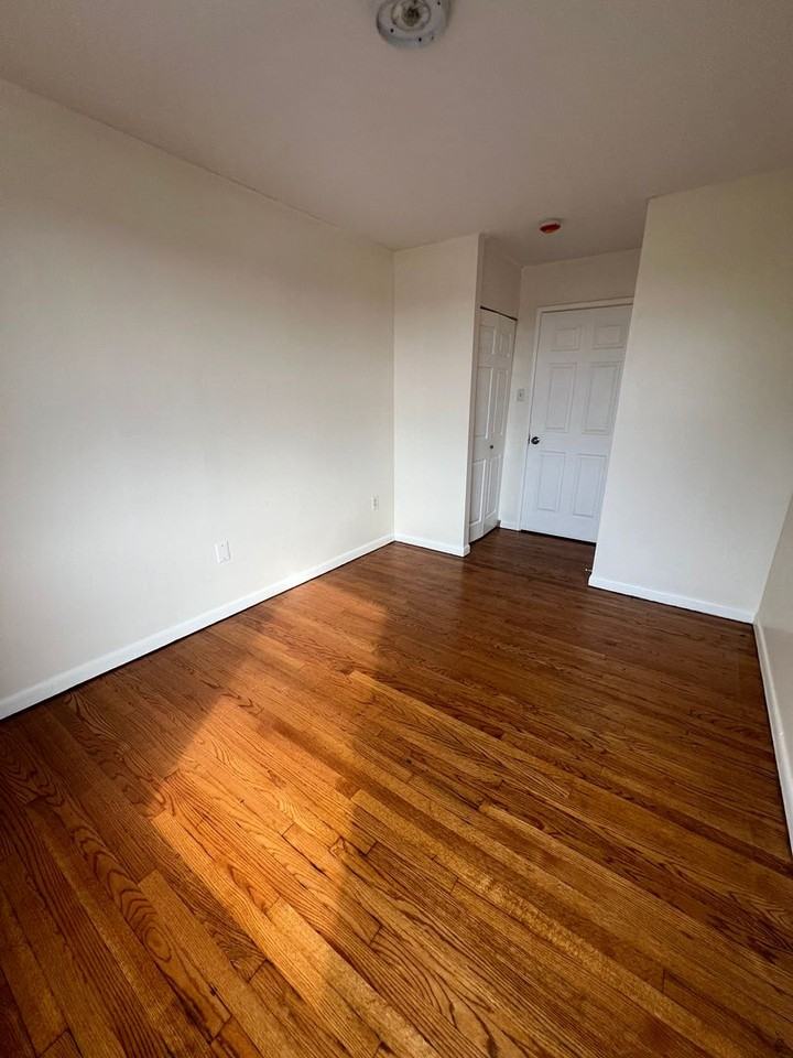 185 Palisade Ave - Photo 5 of 9