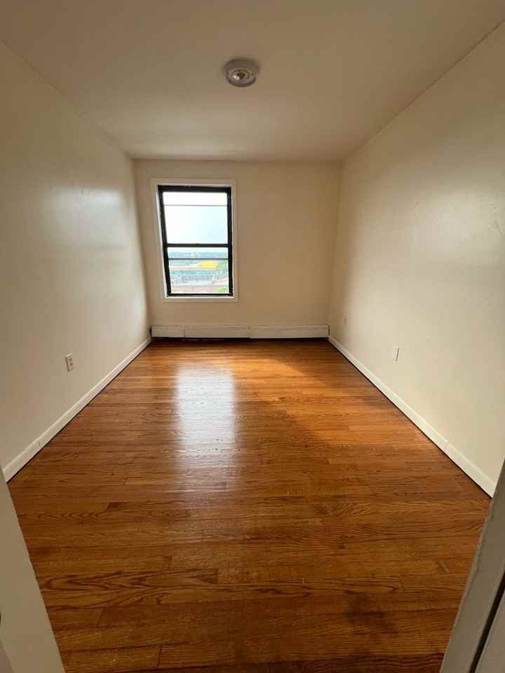 185 Palisade Ave - Photo 7 of 9