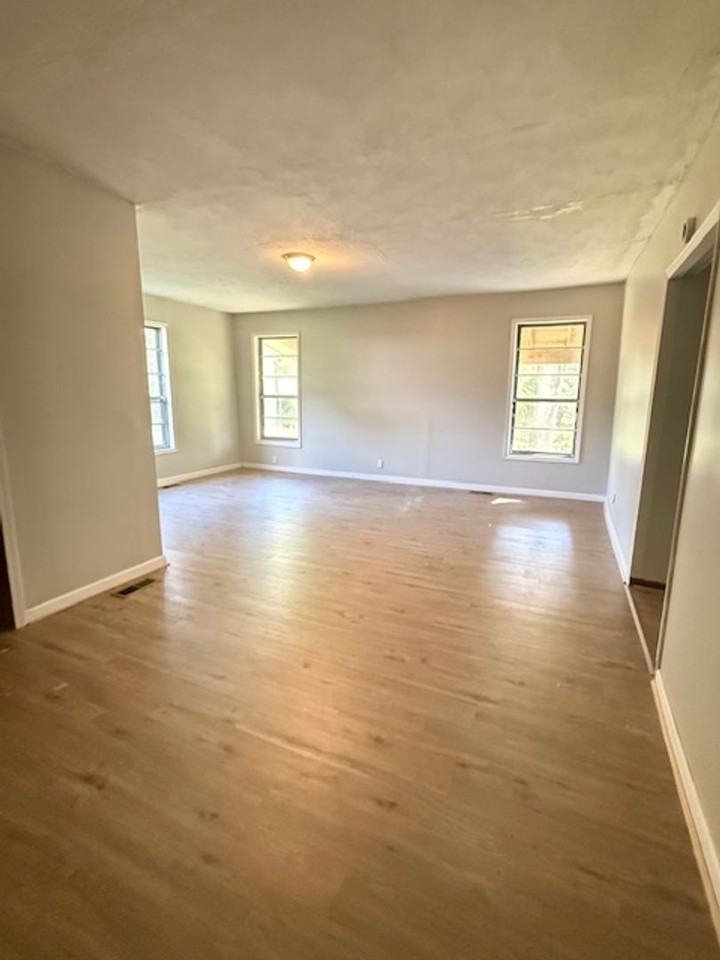 1021 E Pauline St - Photo 6 of 12