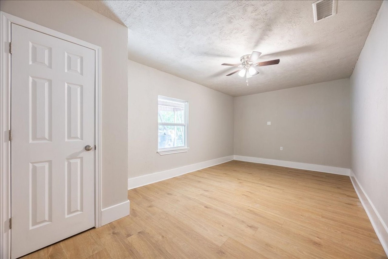 103 Hillcrest St - Photo 3 of 28