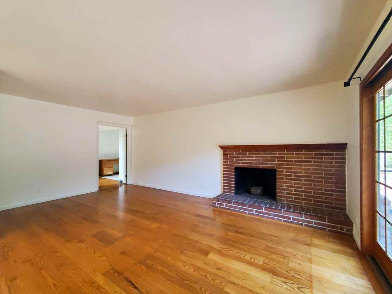 276 Deepstone Dr - Photo 2 of 26