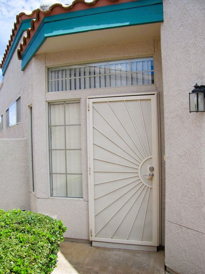 4475 Desert Springs Trl - Photo 4 of 29