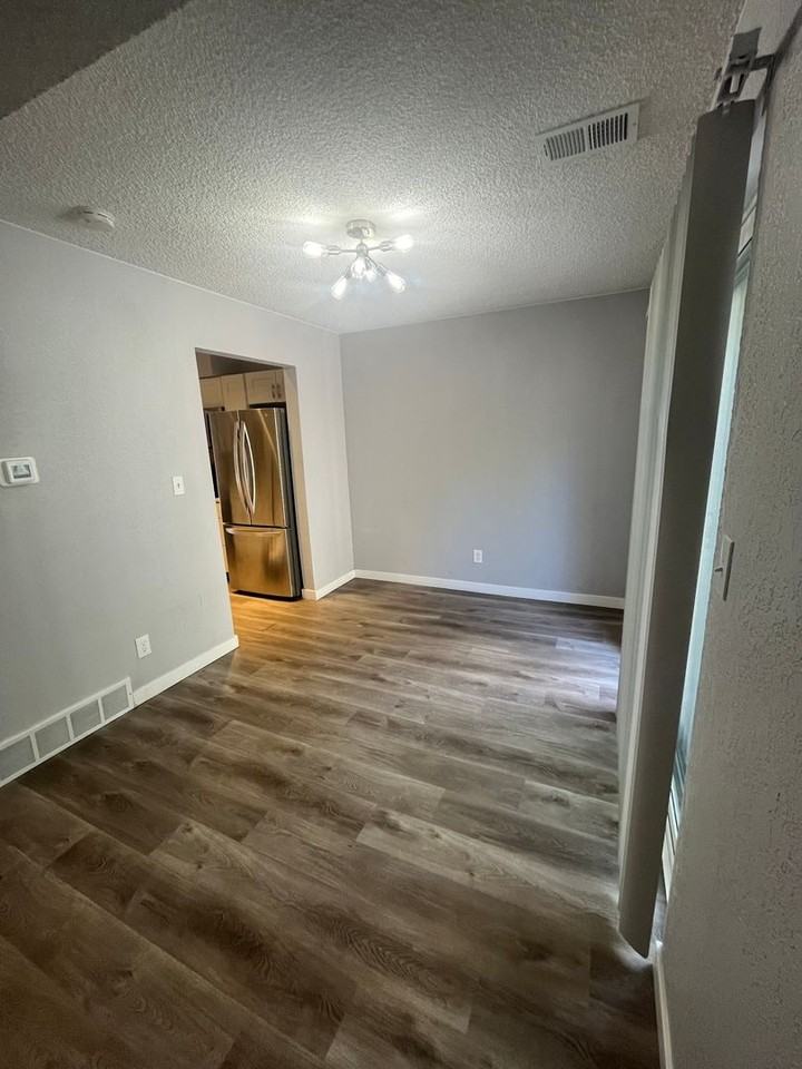 7863 W 87th Dr - Photo 7 of 29