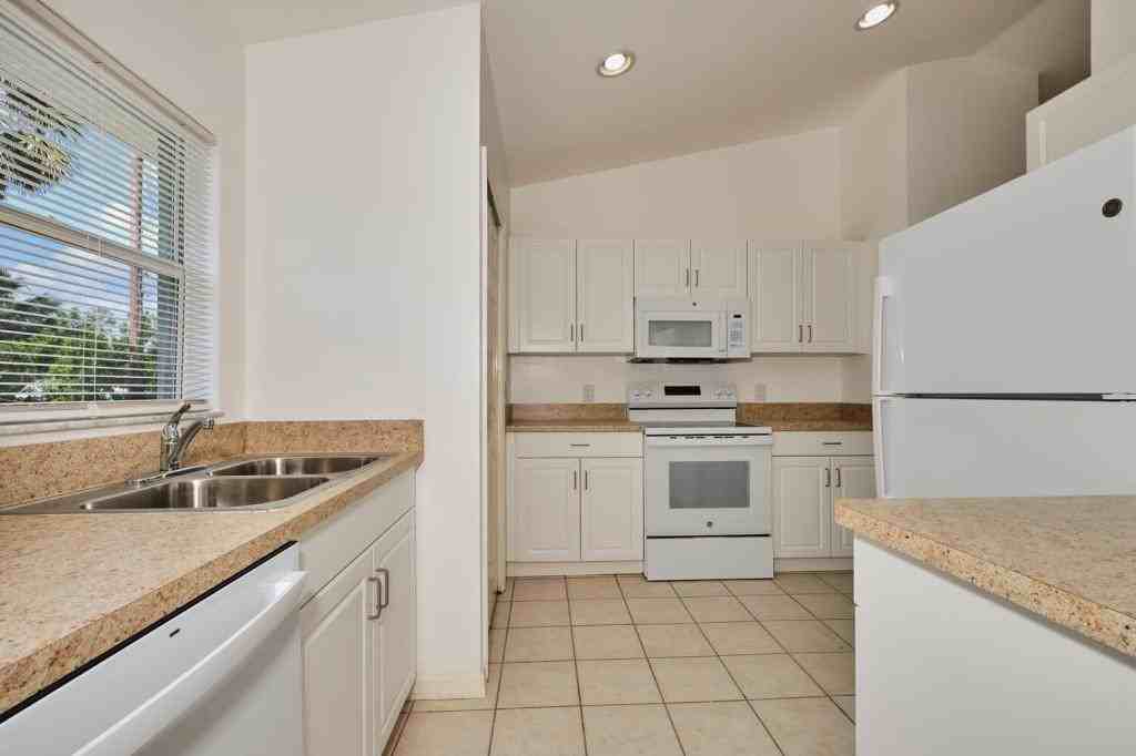 3825 Hollycrest St - Photo 2 of 50