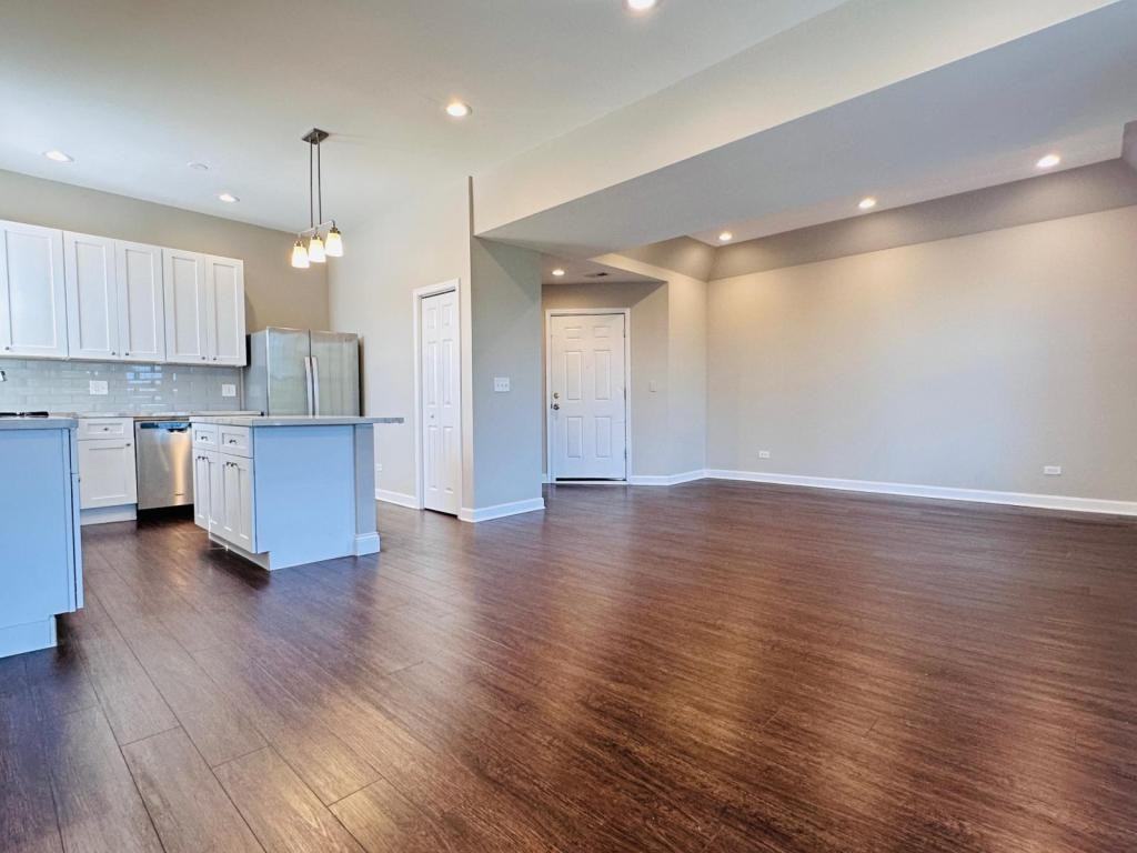 5320 S Wabash Ave - Photo 2 of 14