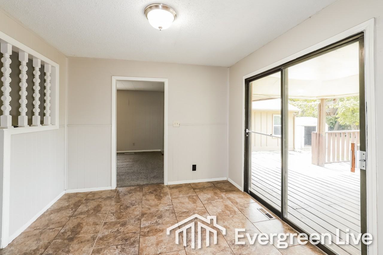 9512 Bennington Ave - Photo 6 of 15