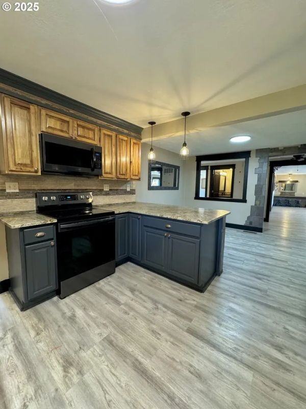 1245 B St - Photo 2 of 7