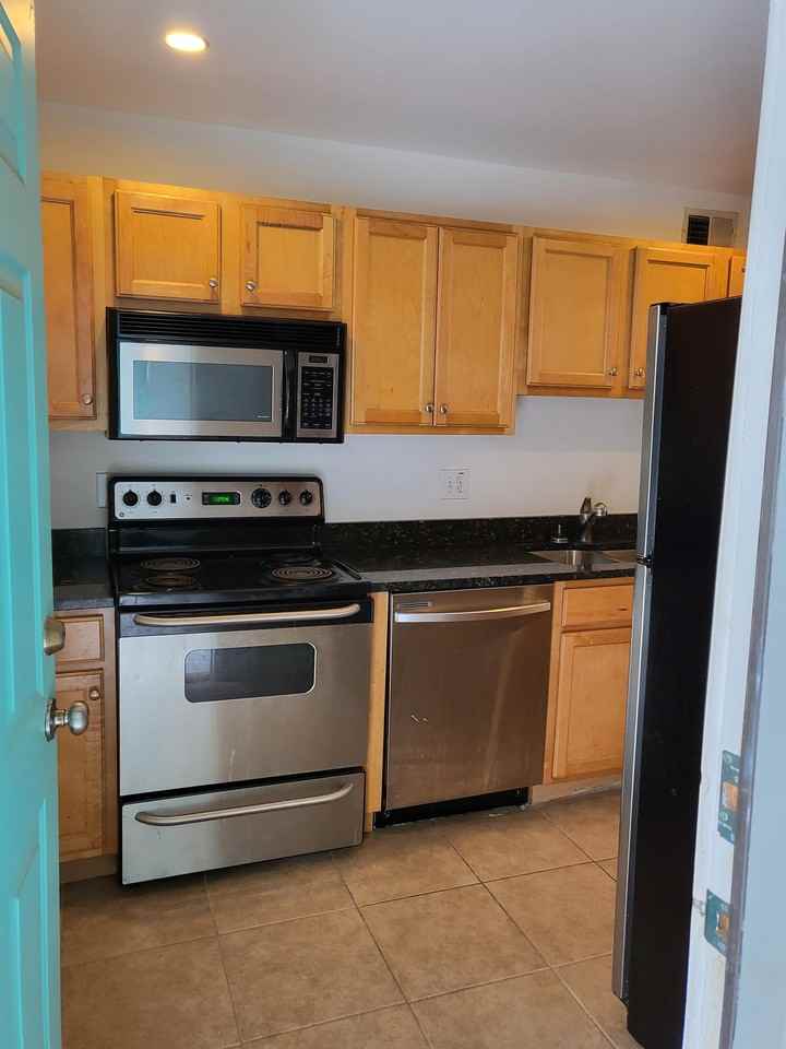 210 Sampson St Ne #4 - Photo 3 of 14