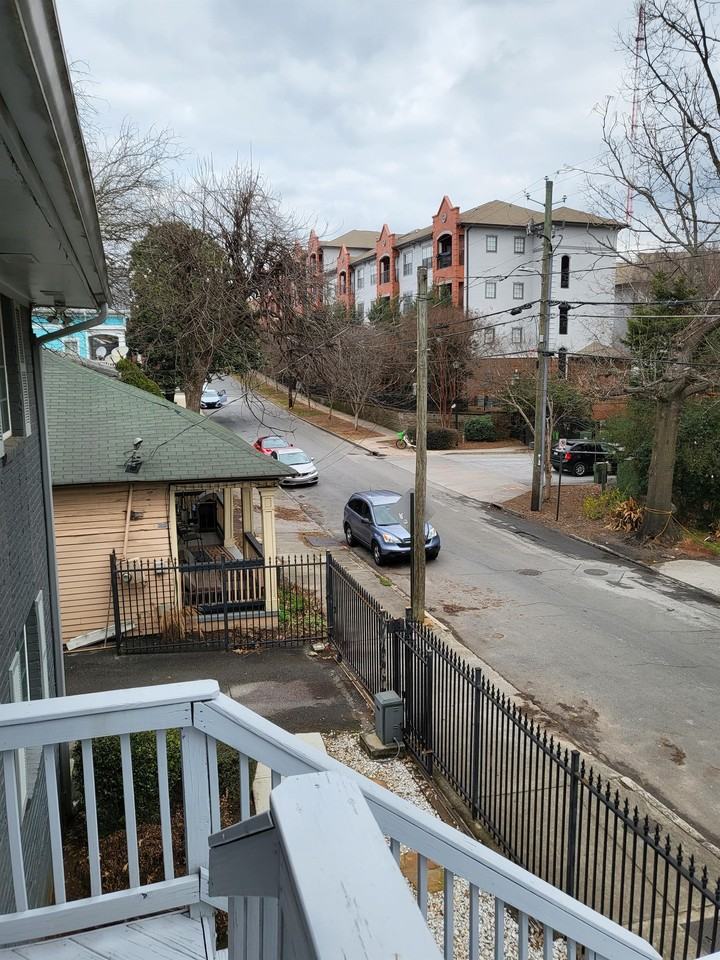 210 Sampson St Ne #4 - Photo 2 of 14