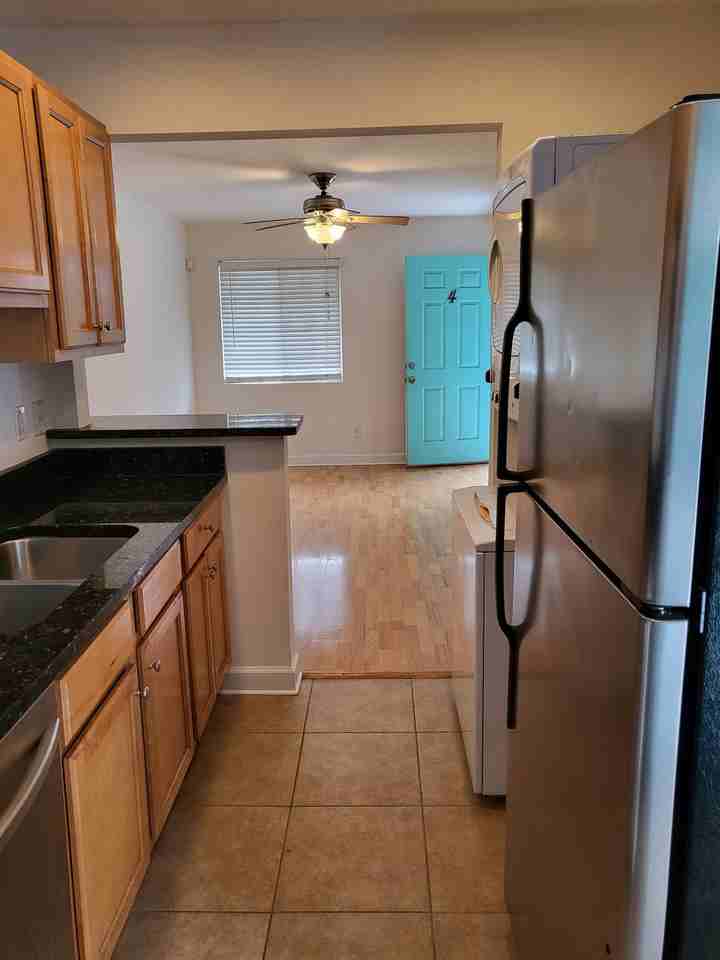 210 Sampson St Ne #4 - Photo 4 of 14