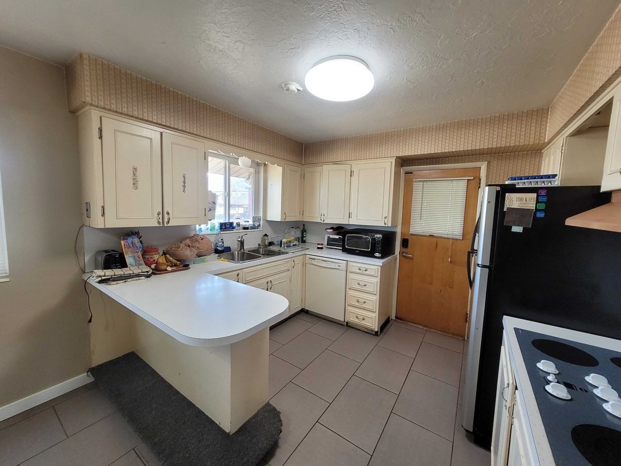 9 E 1800 S - Photo 4 of 16