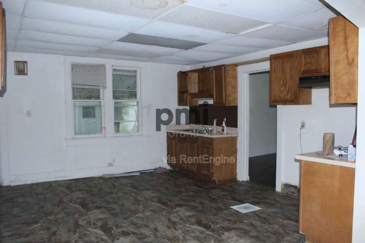 1657 E Main St - Photo 4 of 12