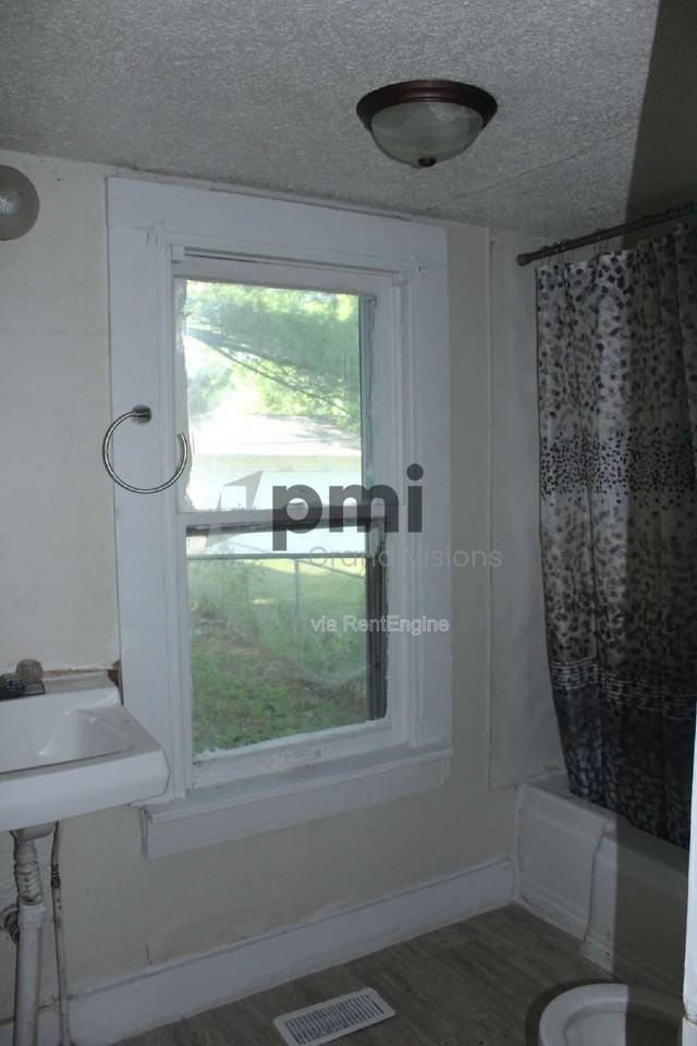 1657 E Main St - Photo 6 of 12