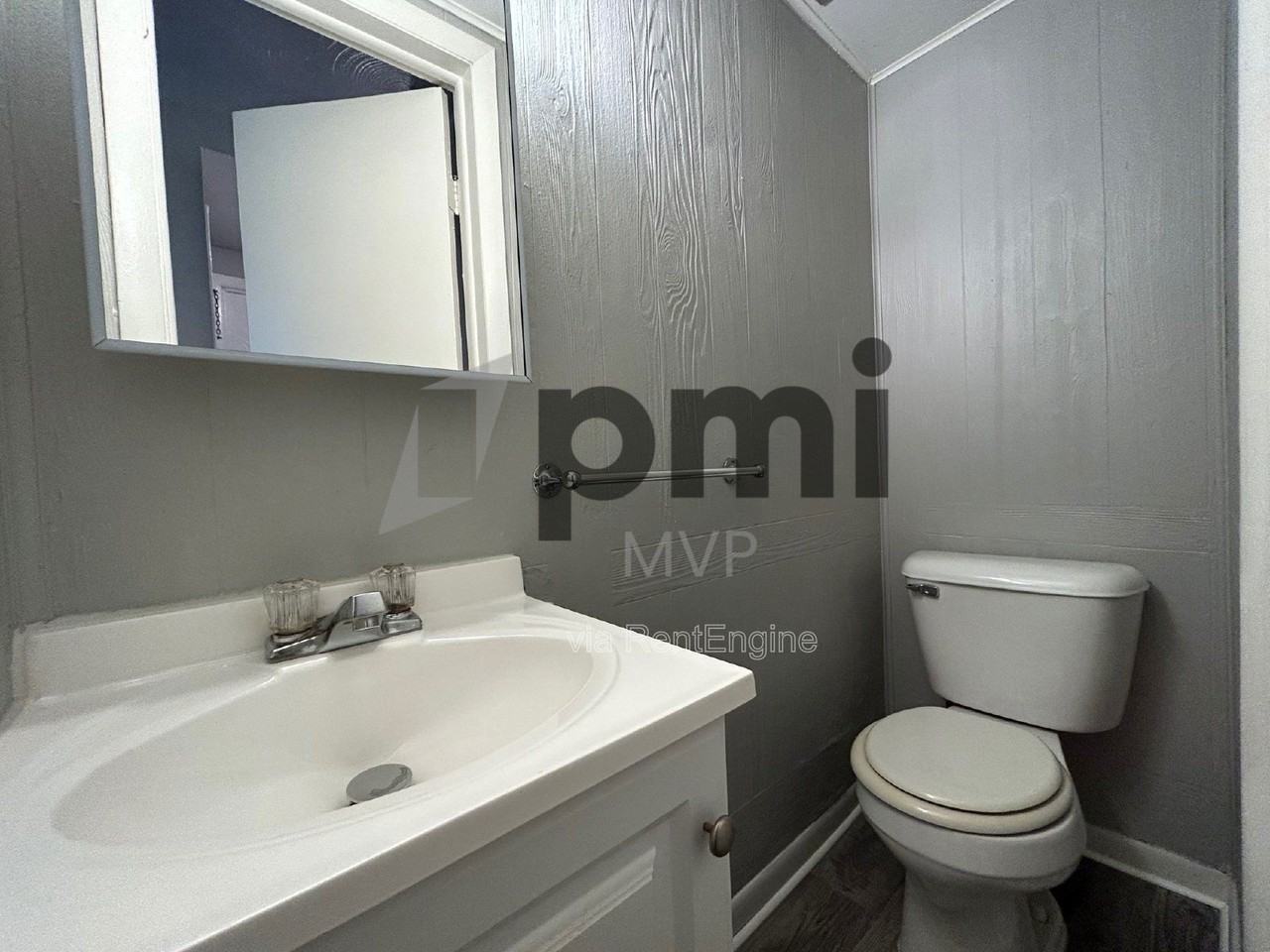 3029 Rotunda Ct S - Photo 4 of 26