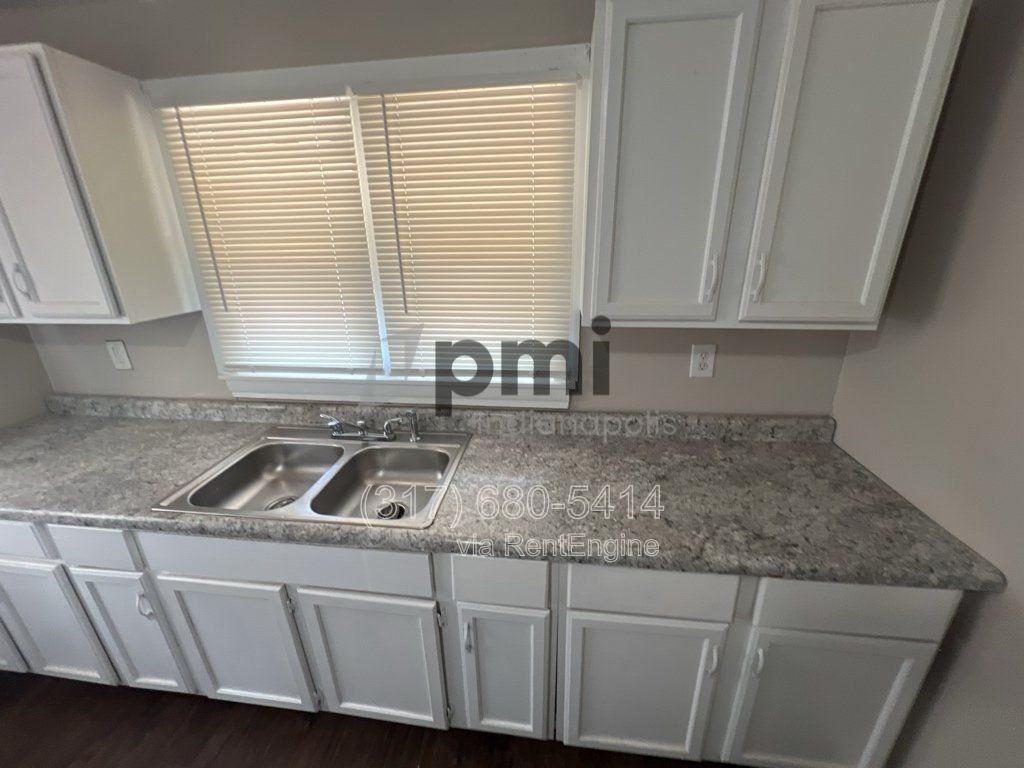 955 S 22nd St - Photo 3 of 25