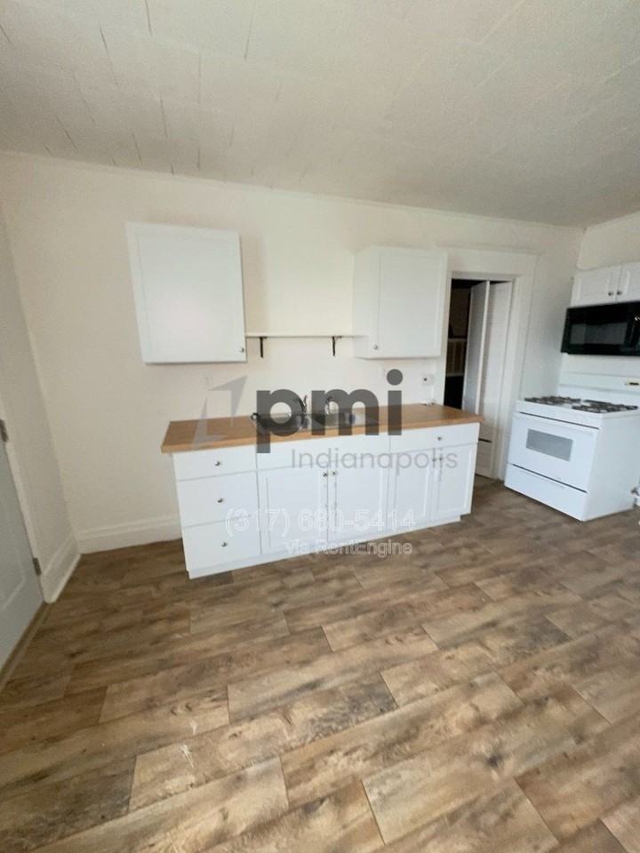 955 S 22nd St - Photo 4 of 25