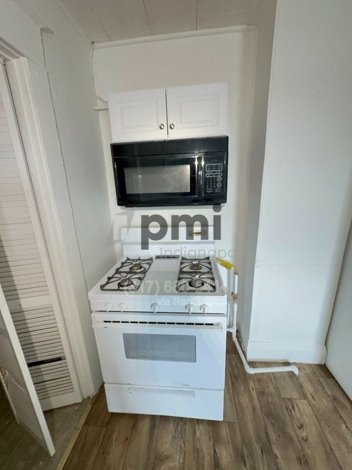 955 S 22nd St - Photo 5 of 25