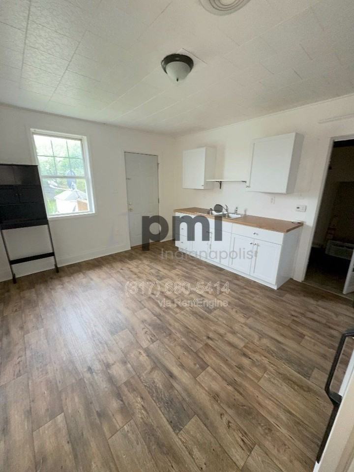 955 S 22nd St - Photo 6 of 25