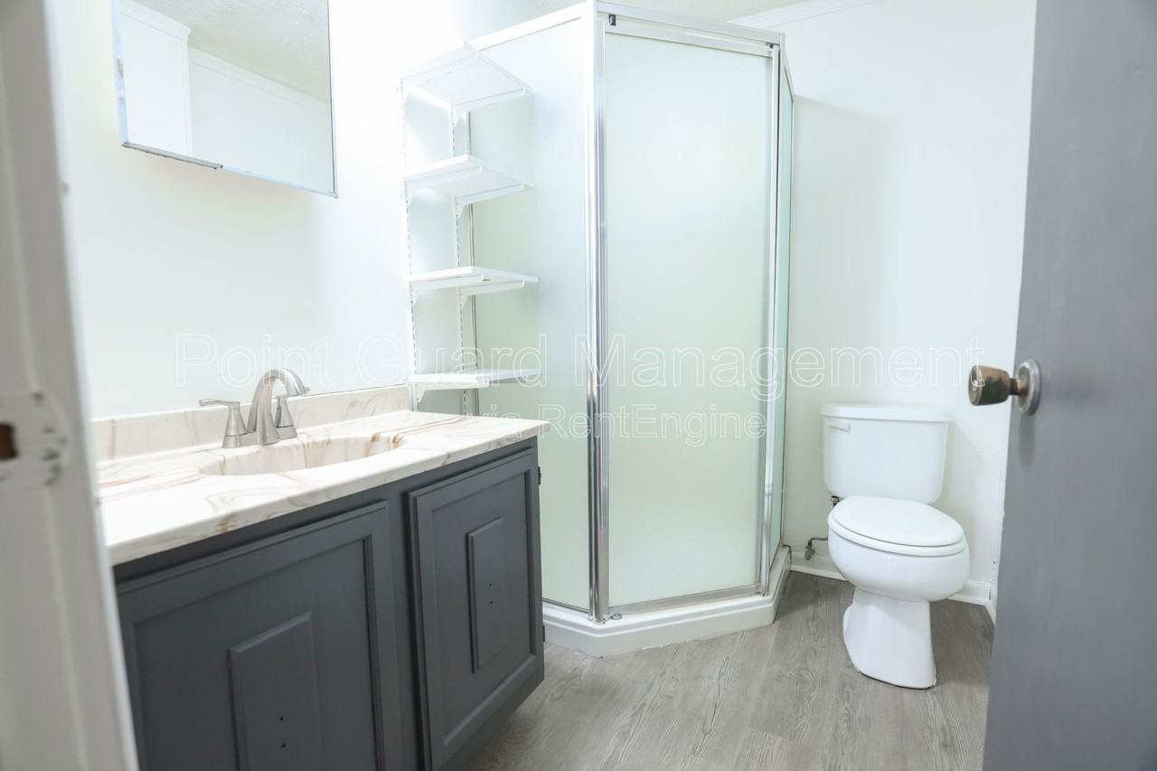 102 N 38th Ave #4 - Photo 5 of 10