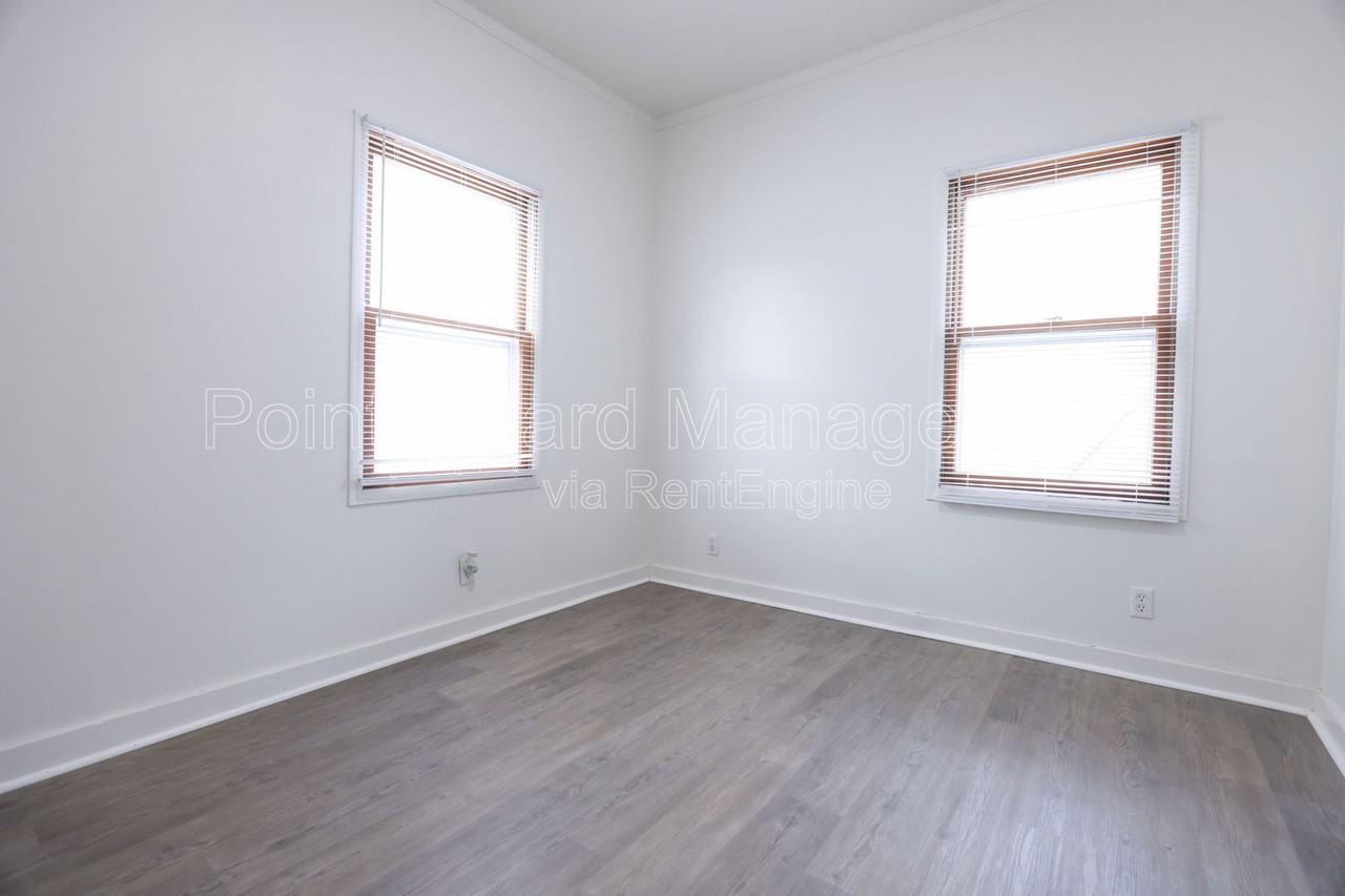 102 N 38th Ave #4 - Photo 7 of 10