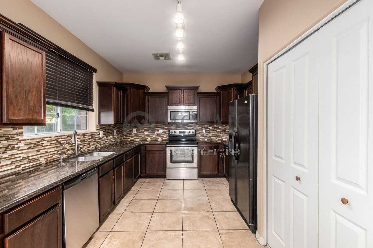 7510 S 27th Way - Photo 6 of 22