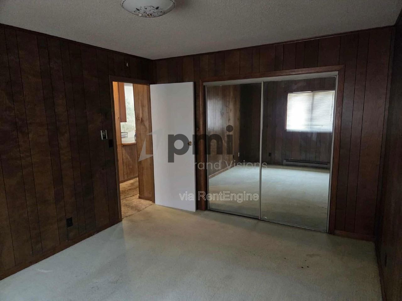 955 4th St #6 - Photo 3 of 15