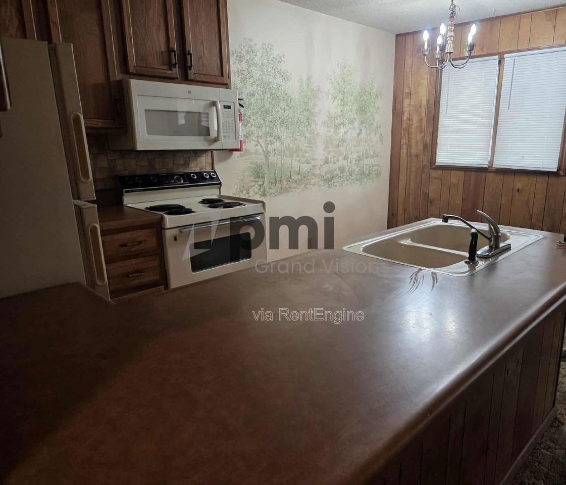 955 4th St #6 - Photo 7 of 15
