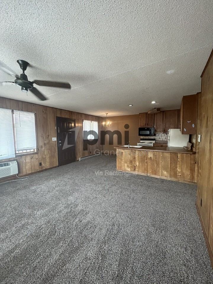 955 4th St #5 - Photo 4 of 16