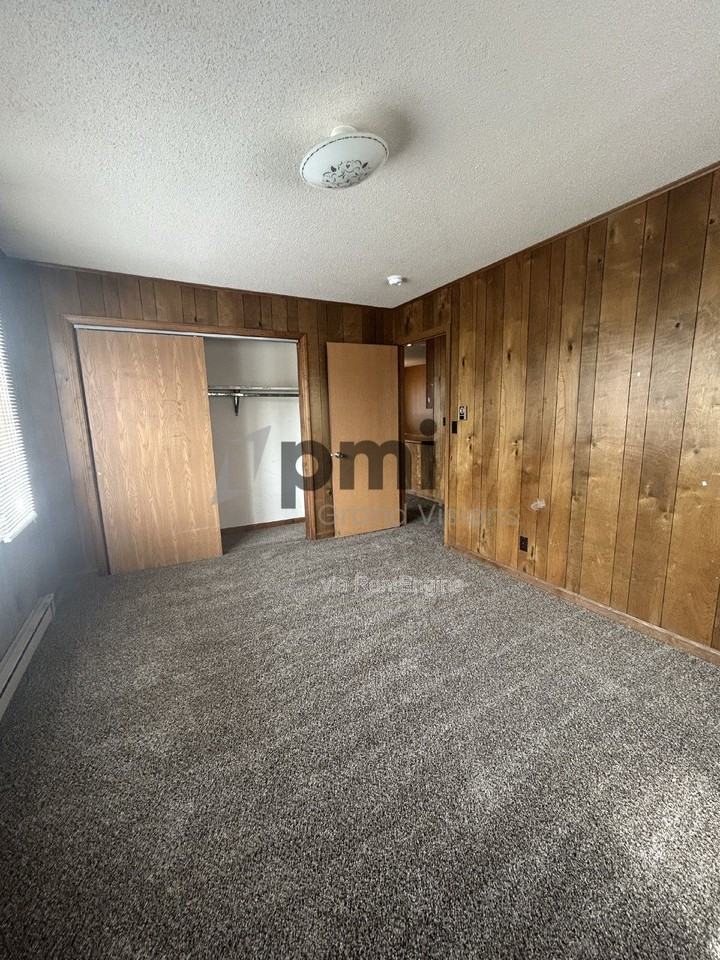 955 4th St #5 - Photo 7 of 16