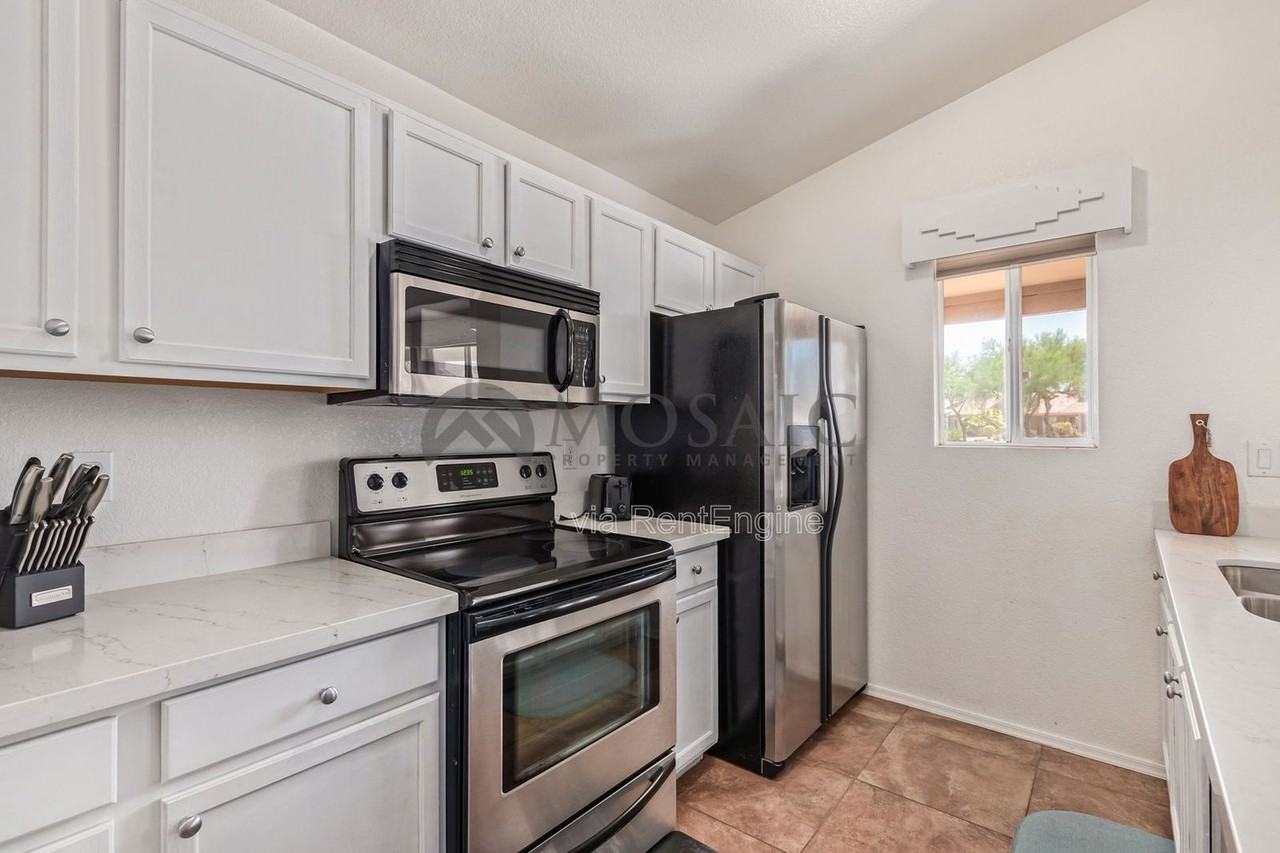 1797 E Lindrick Dr - Photo 5 of 23