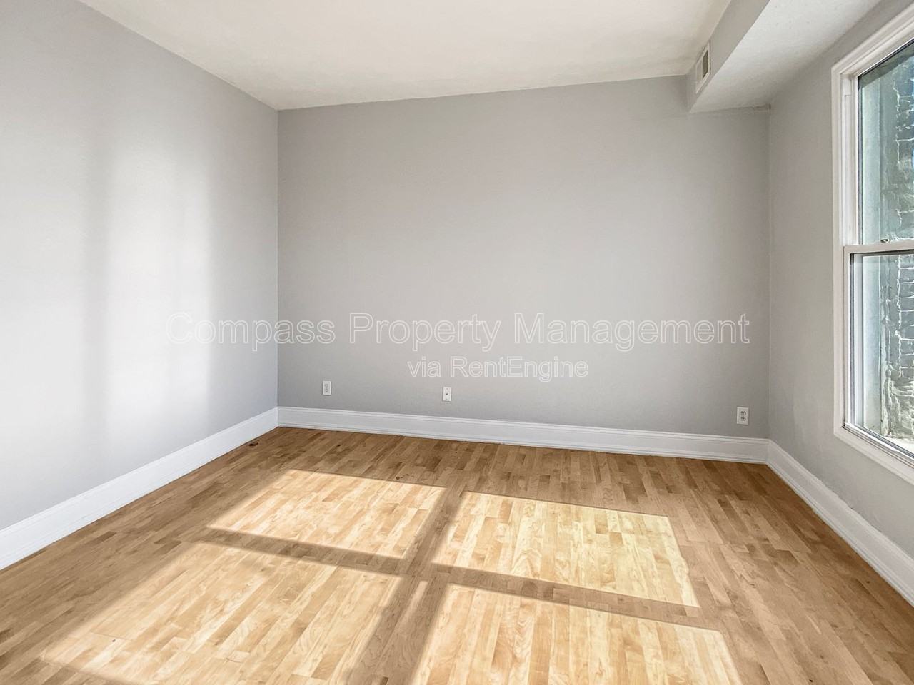 812 Butterworth St Sw #1 - Photo 2 of 5