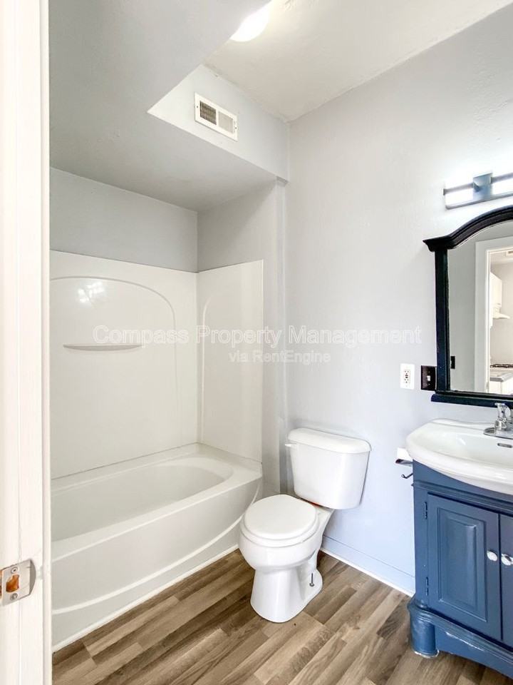 812 Butterworth St Sw #1 - Photo 4 of 5