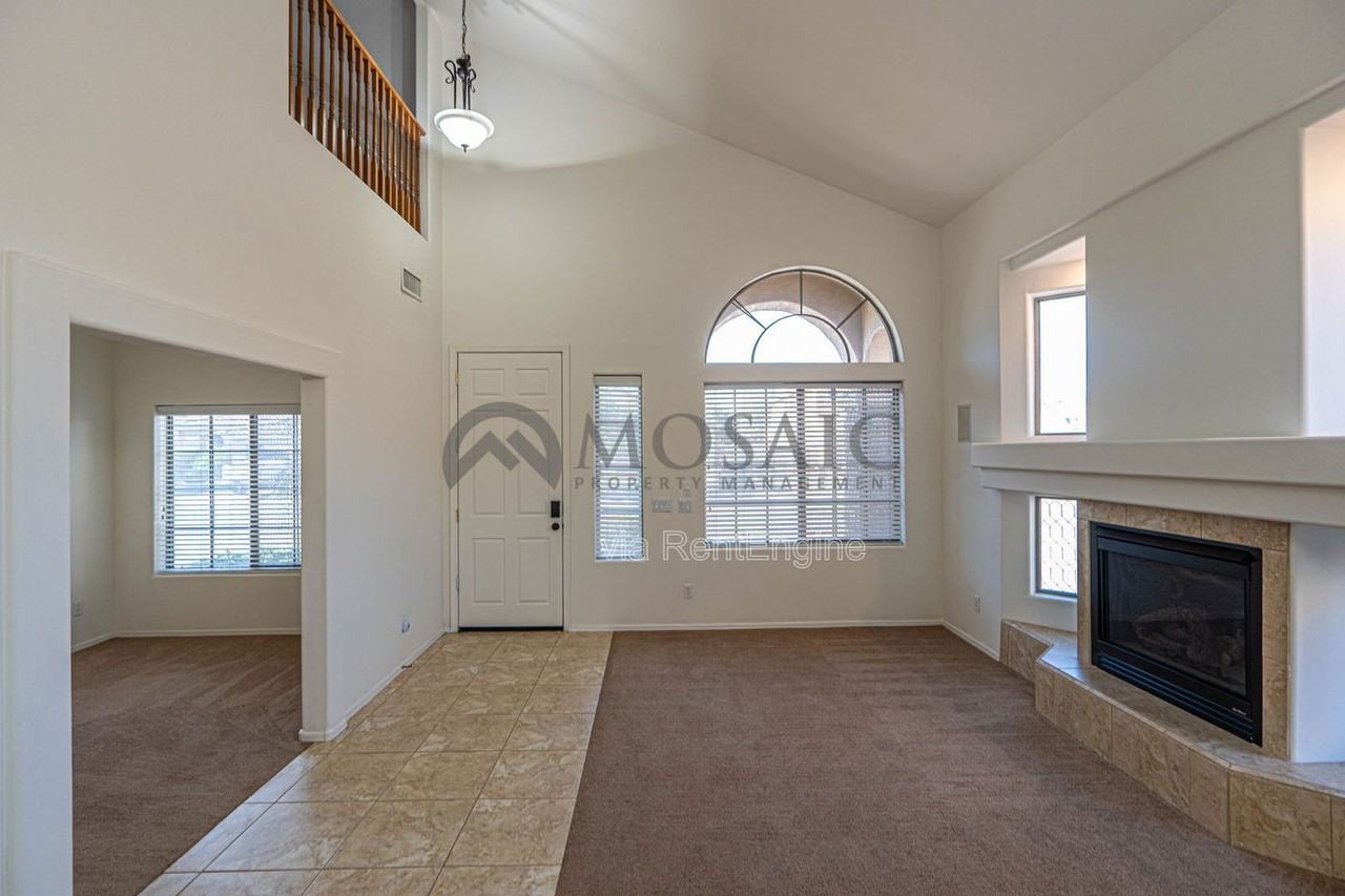 11319 E Starkey Ave - Photo 3 of 30