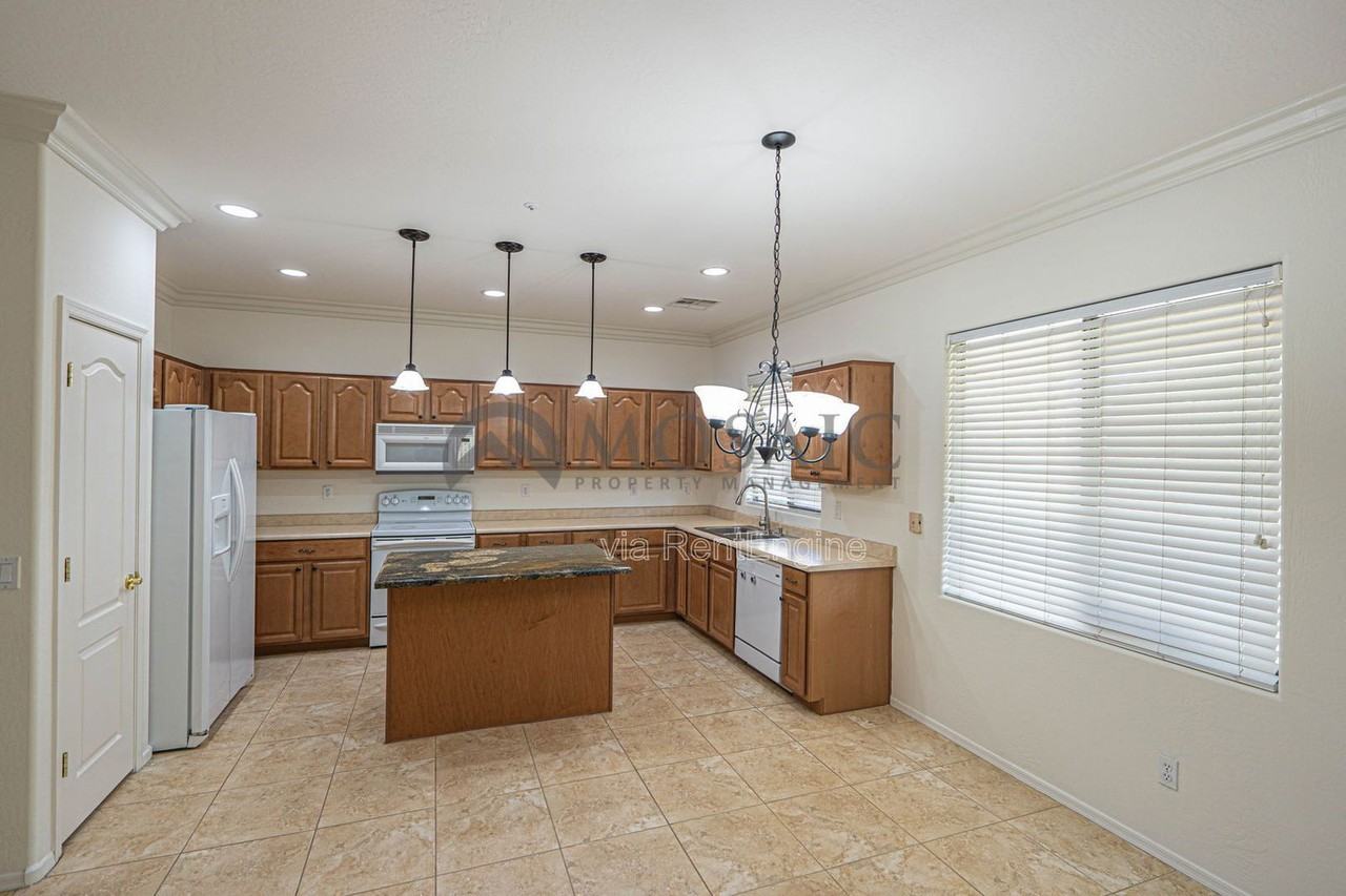 11319 E Starkey Ave - Photo 7 of 30