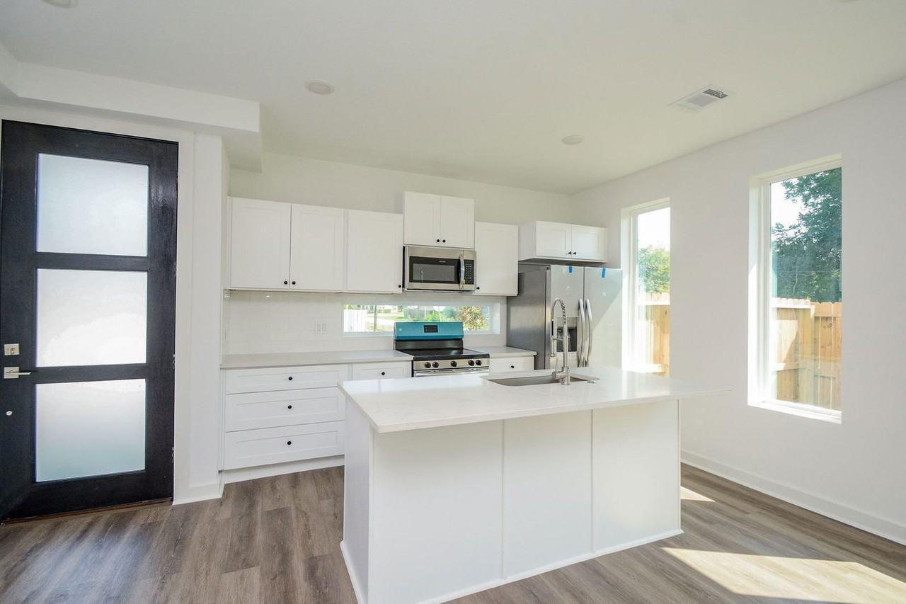 4358 Clover St #A - Photo 4 of 31