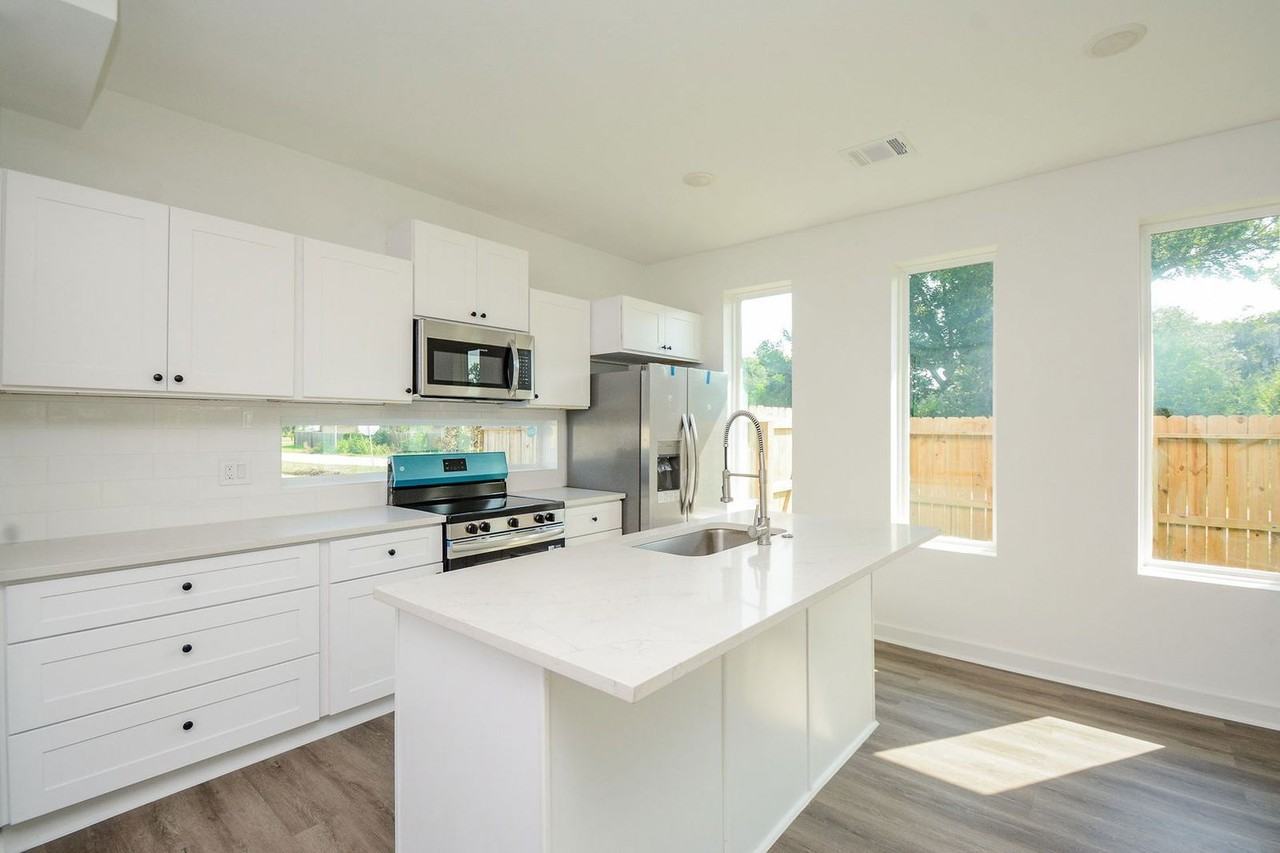 4358 Clover St #A - Photo 5 of 31