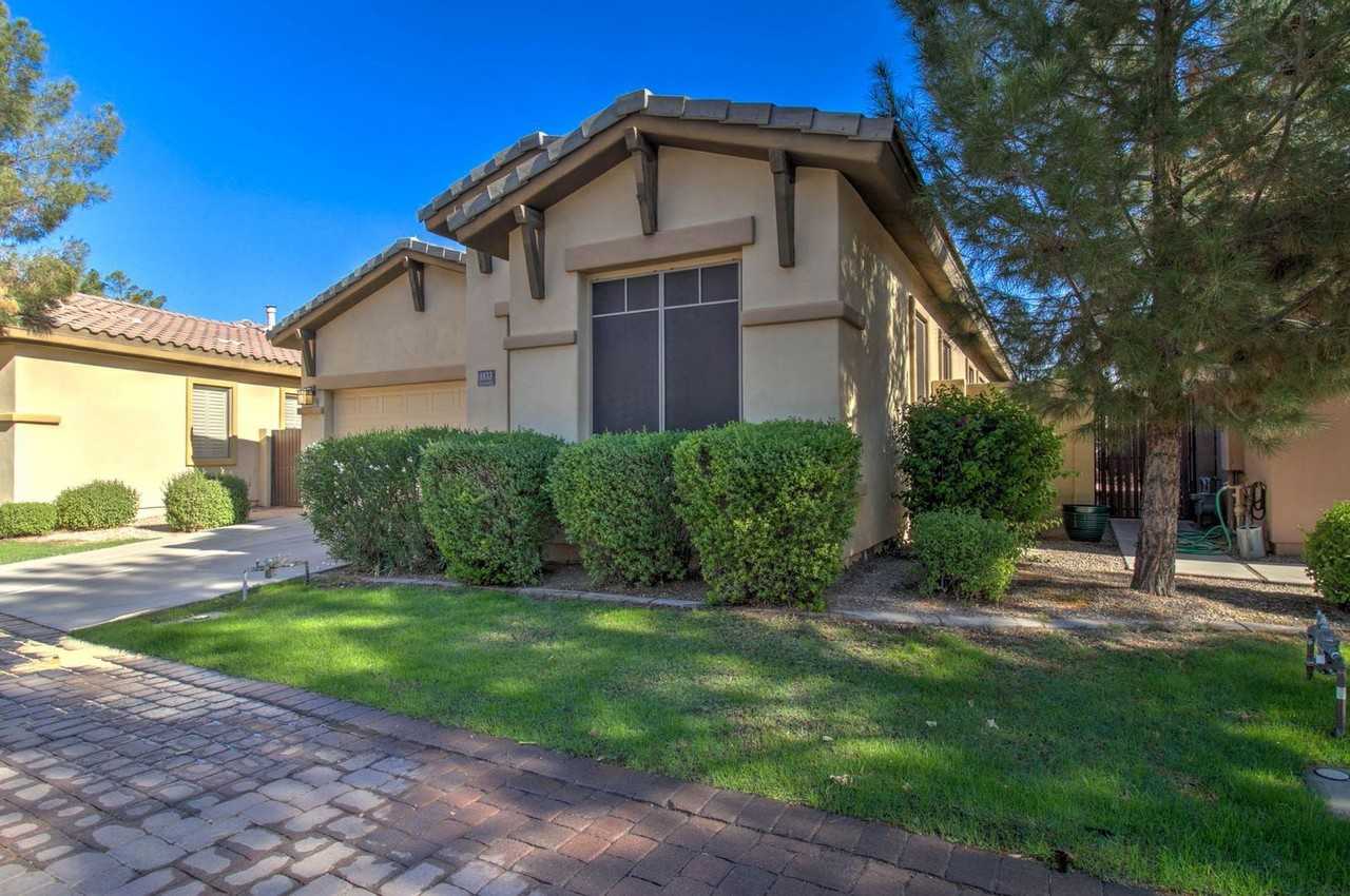 1833 W Periwinkle Way - Photo 2 of 45