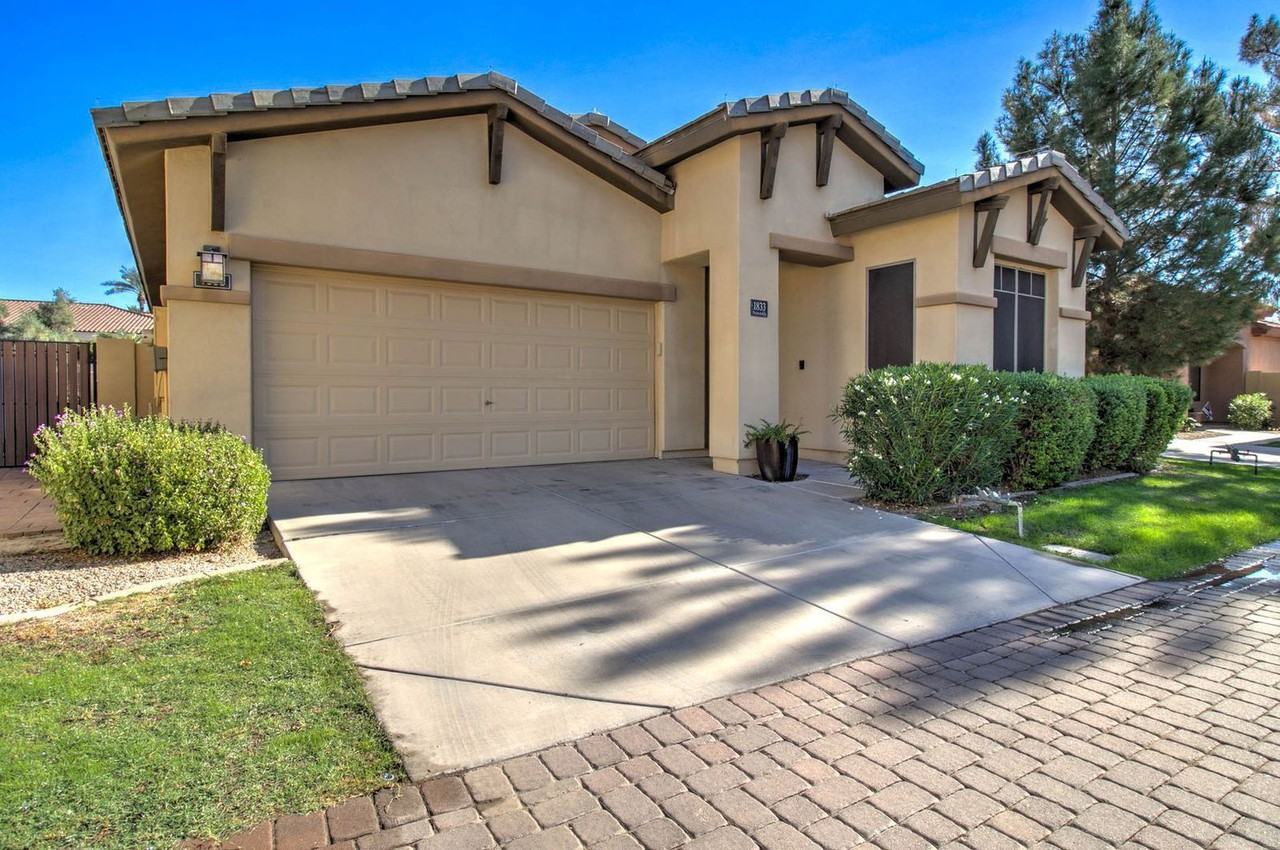 1833 W Periwinkle Way - Photo 3 of 45