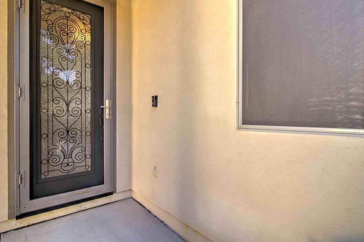 1833 W Periwinkle Way - Photo 4 of 45