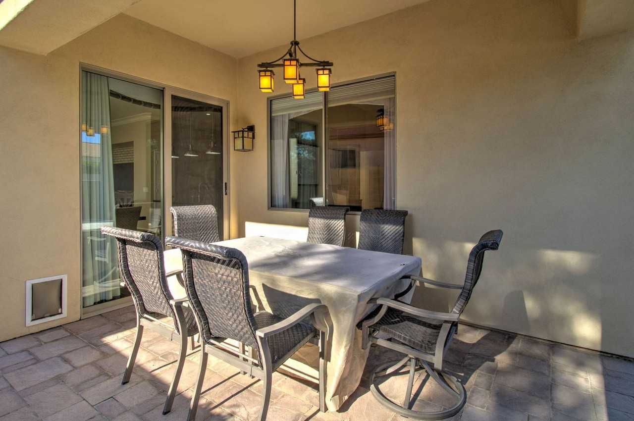 1833 W Periwinkle Way - Photo 7 of 45