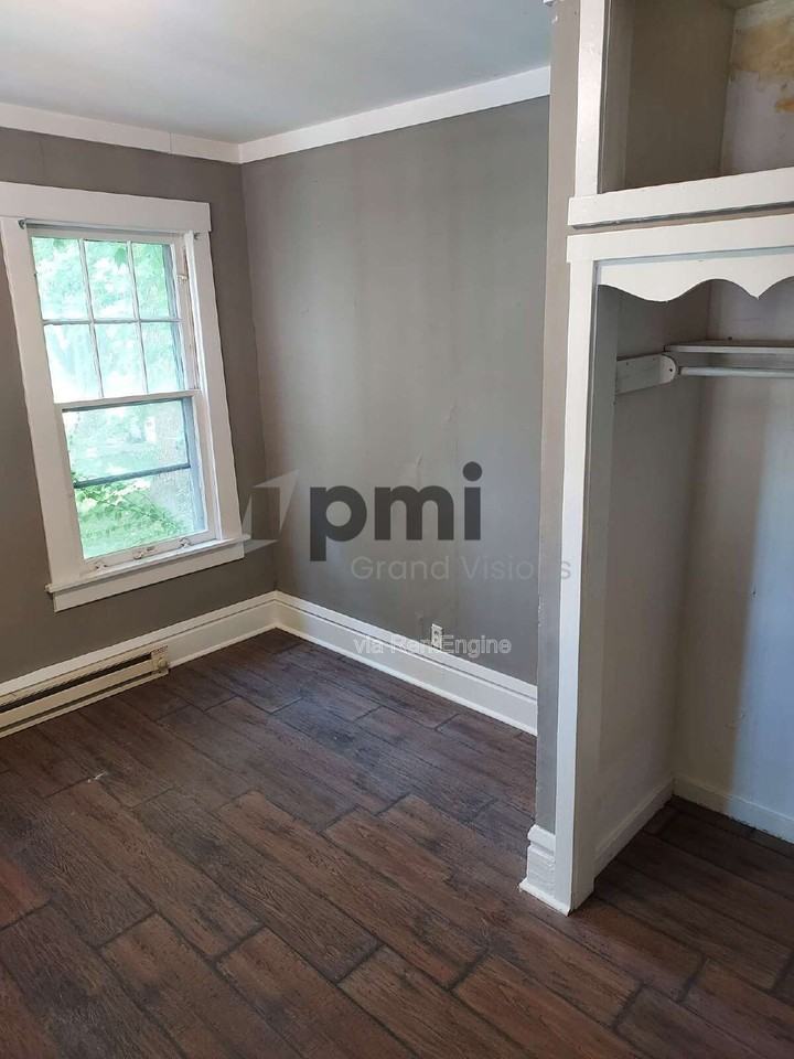 250 N College St #1 - Photo 2 of 21