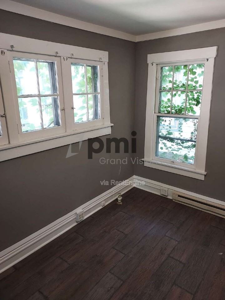 250 N College St #1 - Photo 3 of 21