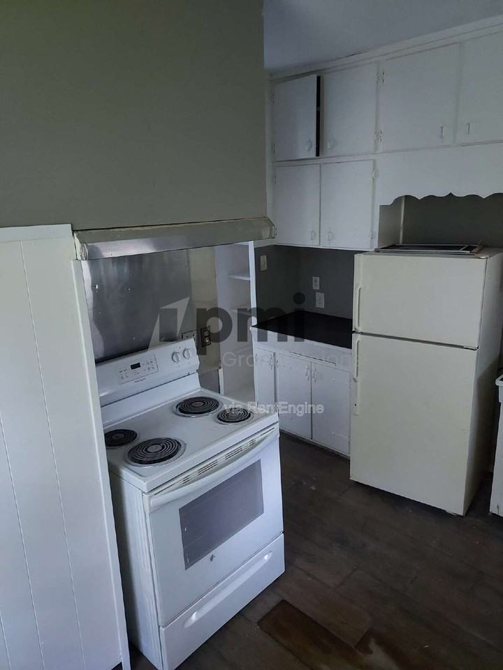 250 N College St #1 - Photo 5 of 21