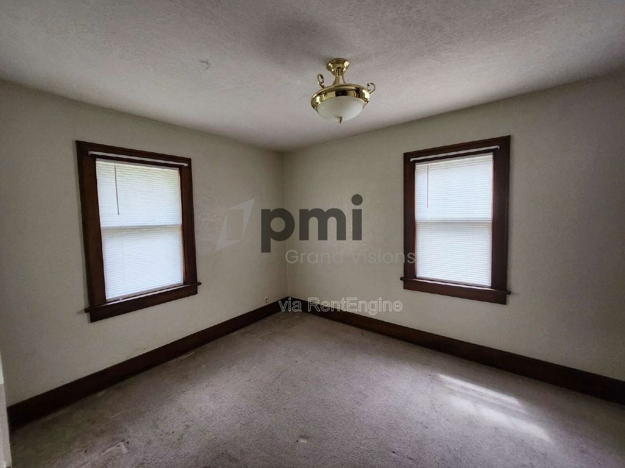 303 E Kellar Ln - Photo 4 of 10